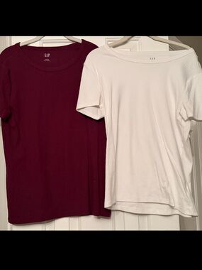 Gap Ribbed shortsleeve TSHIRT Womens size large bundle of 2 NWOT elevated basic